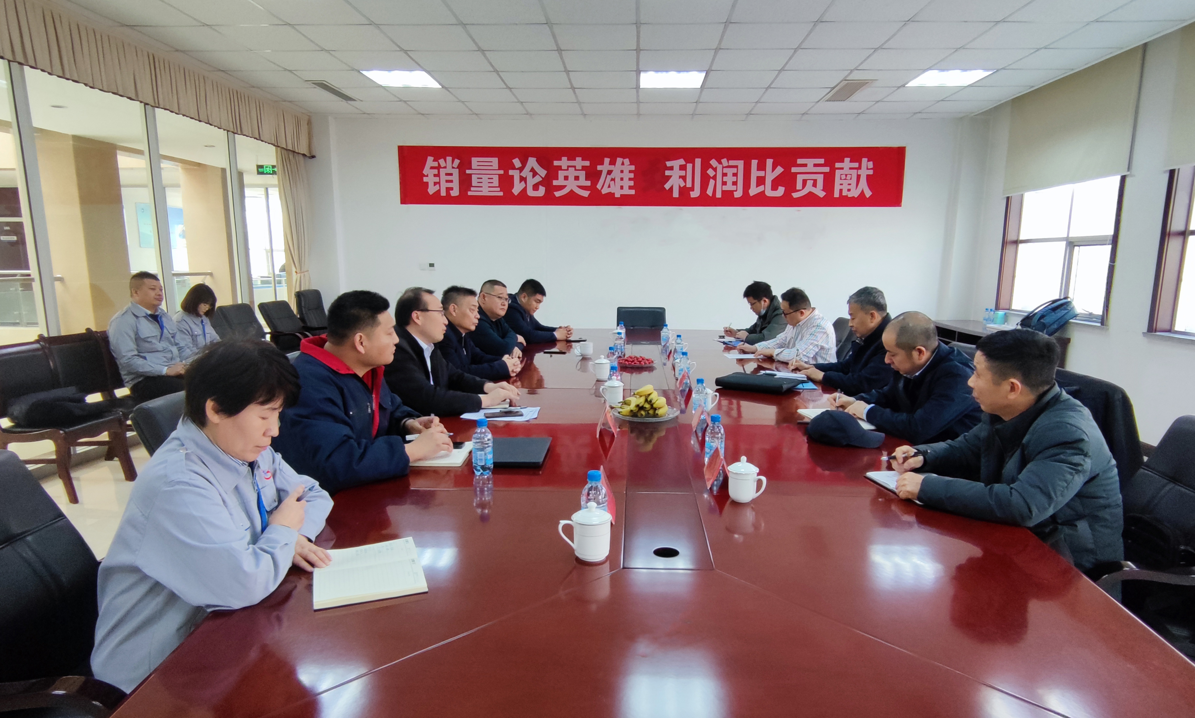 中國有色金屬加工工業(yè)協(xié)會(huì)秘書長(zhǎng)靳海明一行來裕航合金公司參觀座談