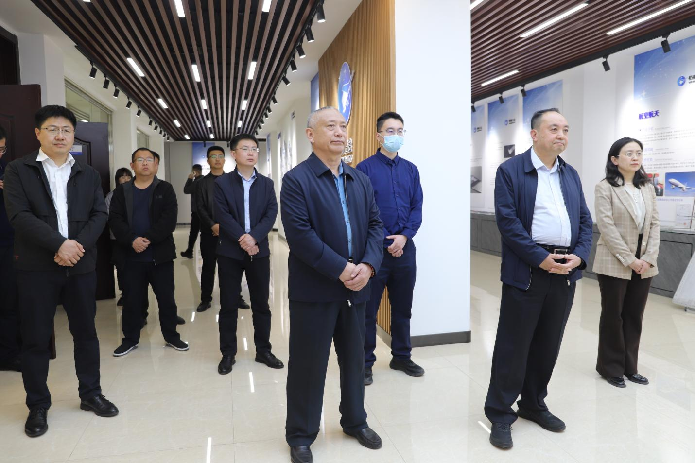 省工信廳電子信息產(chǎn)業(yè)處處長、二級巡視員李英峰來山東三星集團調(diào)研
