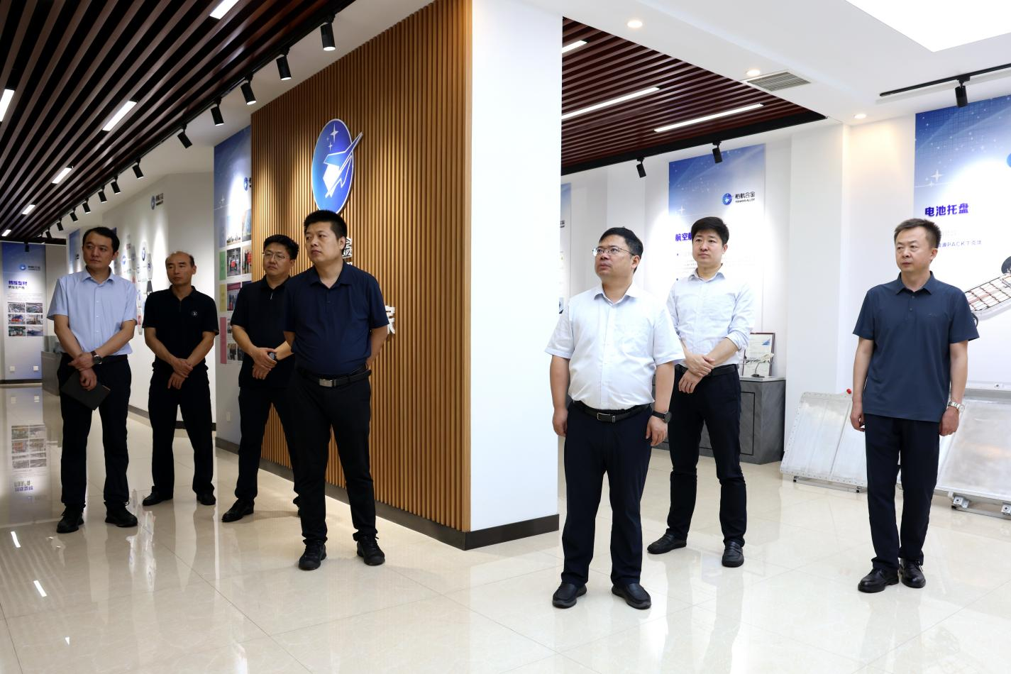 中國鐵建電氣化局集團軌道交通器材有限公司黨委書記、執(zhí)行董事劉如久一行來山東三星集團考察