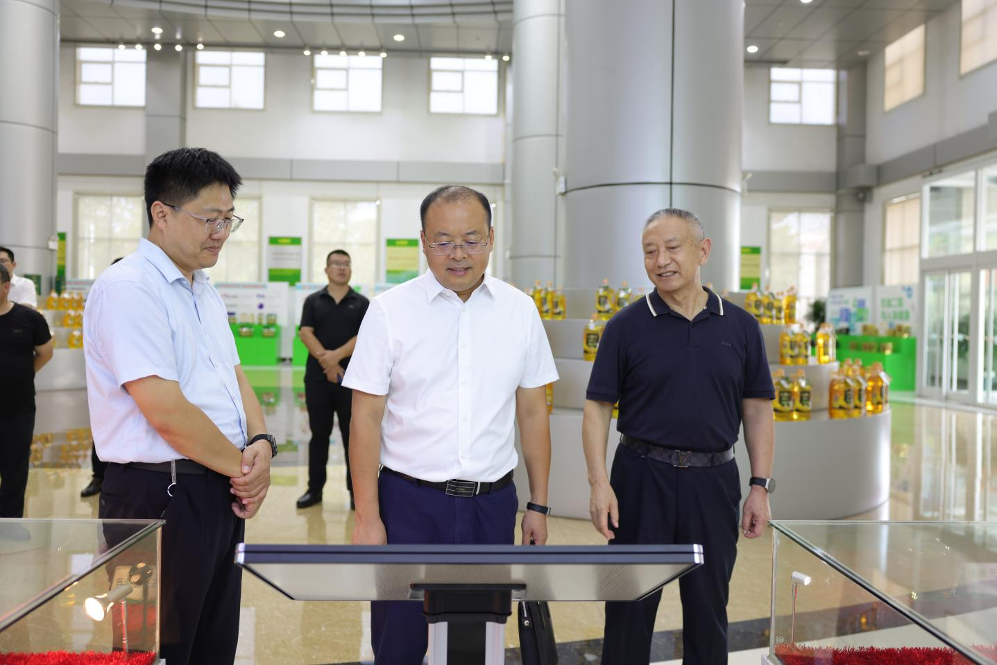 鄒平市委常委、副市長(zhǎng)提名人選王強(qiáng)帶隊(duì)來山東三星集團(tuán)調(diào)研