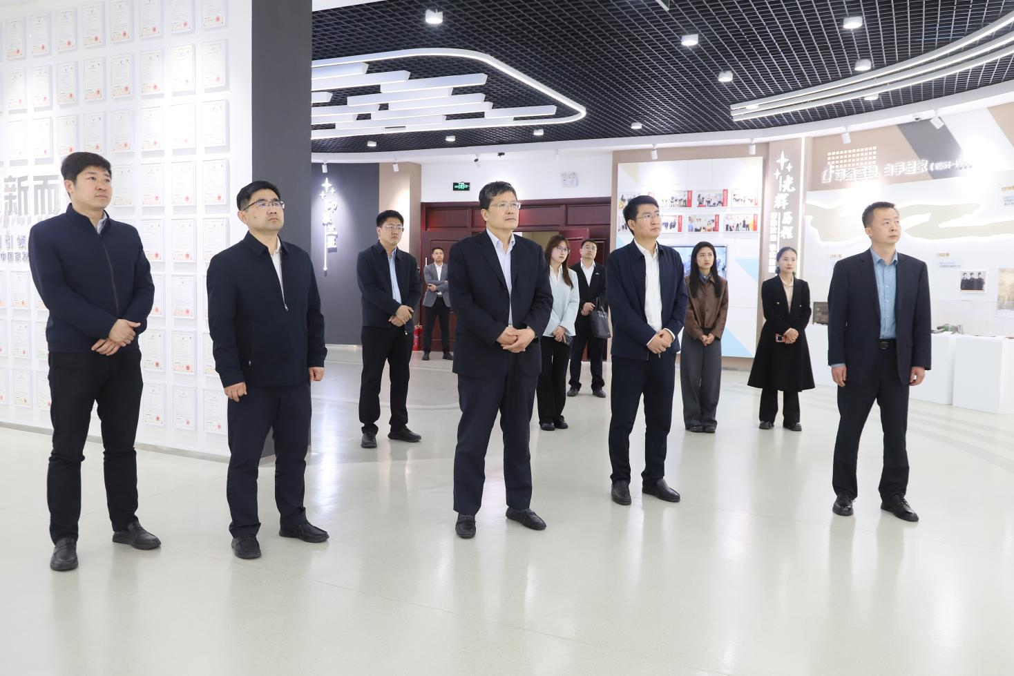 濱州市委市直機(jī)關(guān)工委副書記、三級調(diào)研員張榮堂帶隊(duì)來山東三星集團(tuán)調(diào)研