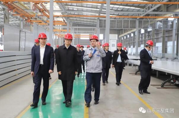 山東重工集團、濰柴動力、中國重汽集團、中通客車集團領導一行來機械公司交流考察