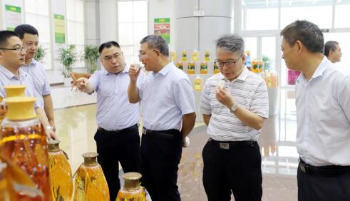 中國糧食經(jīng)濟(jì)雜志社社長、主編李福君來山東三星集團(tuán)調(diào)研