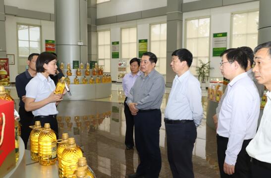 省政協副秘書長錢煥濤來三星集團調研