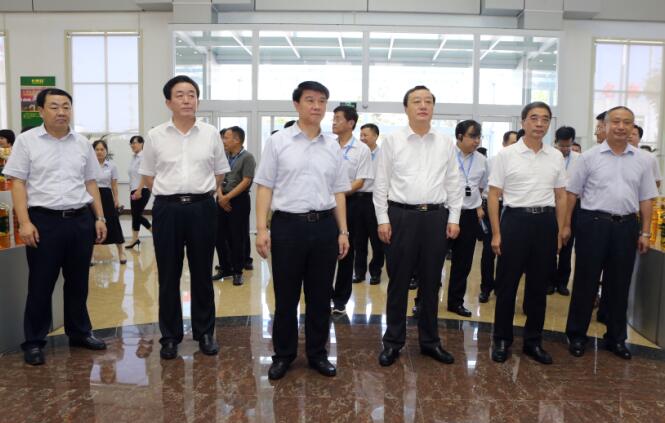 全國加快推進(jìn)糧食產(chǎn)業(yè)經(jīng)濟發(fā)展現(xiàn)場經(jīng)驗交流會與會人員來三星集團參觀考察